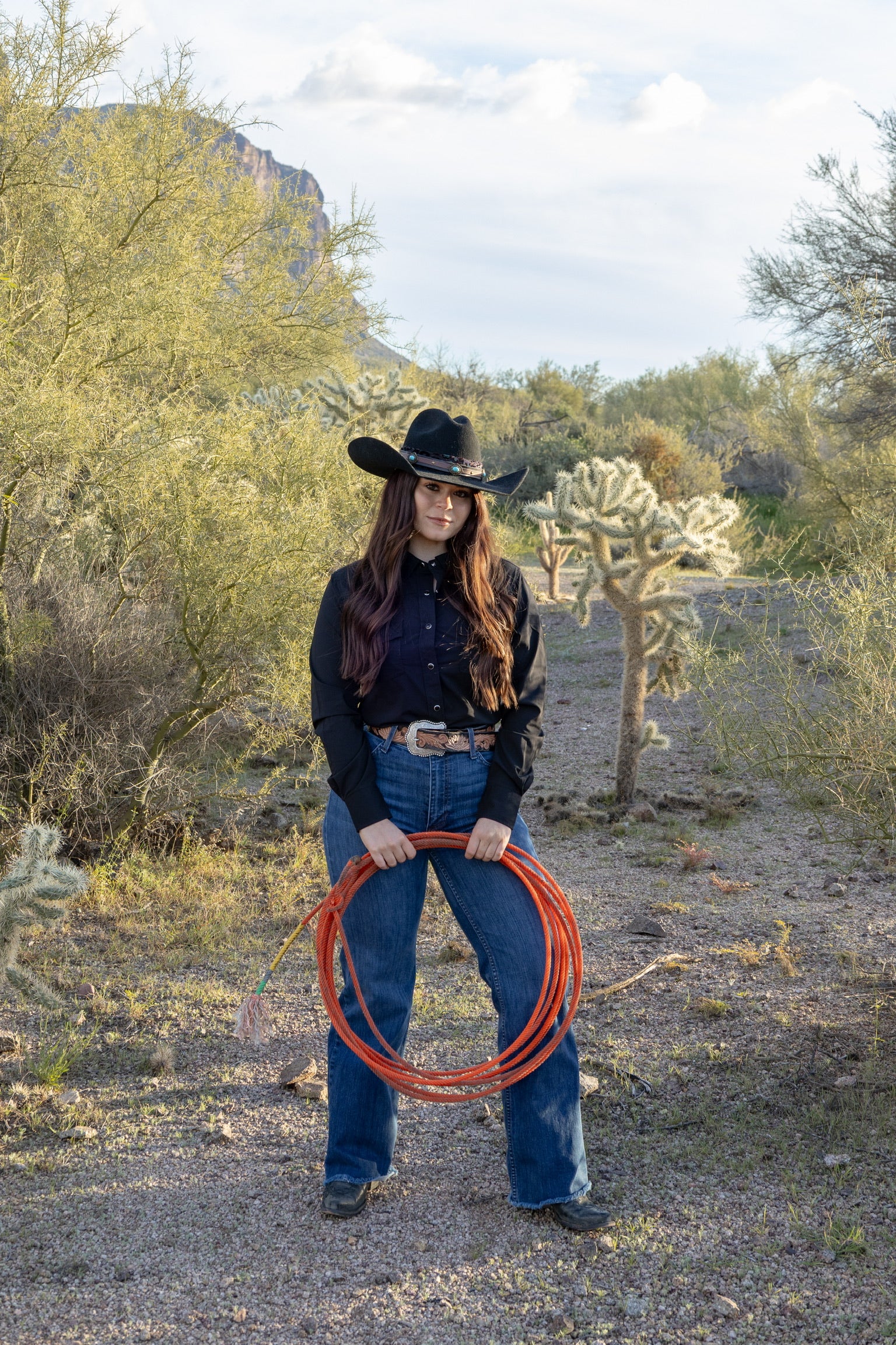 Cowgirl ready to rope some cattle.