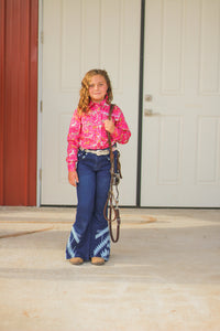 Young cowgirl getting ready to ride her horse.
